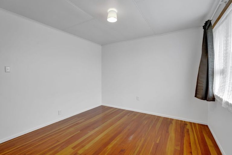 Photo of property in 12 Nikau Street, Inglewood, 4330