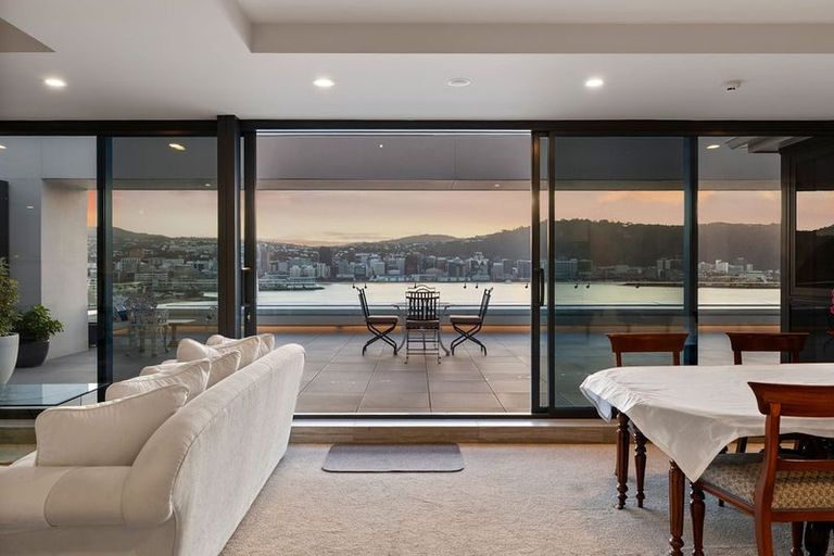 Photo of property in 4/308 Oriental Parade, Oriental Bay, Wellington, 6011