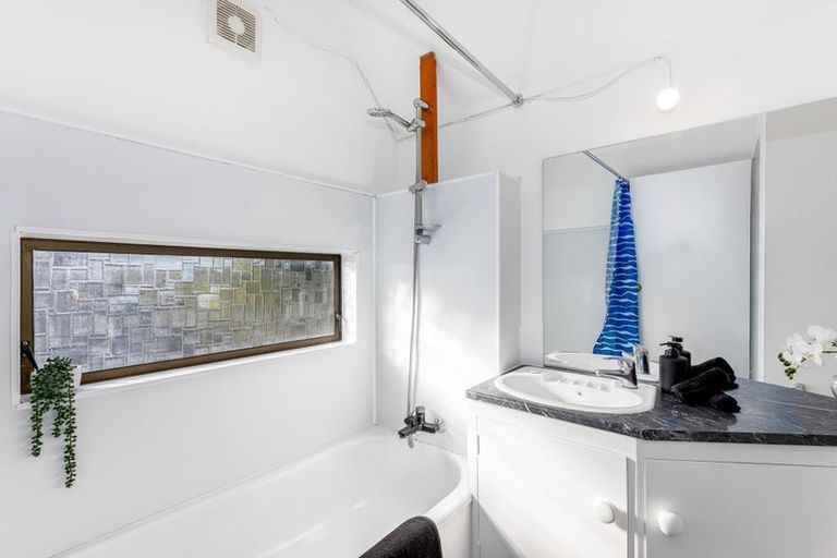 Photo of property in 1/17u Randwick Crescent, Moera, Lower Hutt, 5010