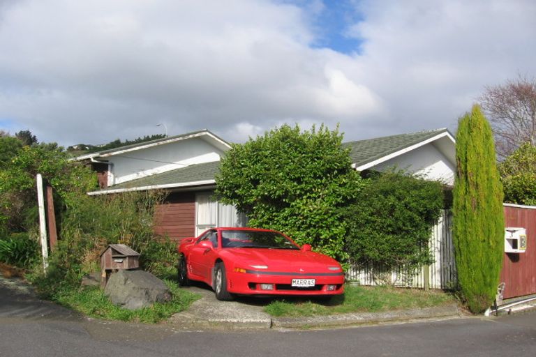 Photo of property in 2 Mcmahon Way, Paparangi, Wellington, 6037