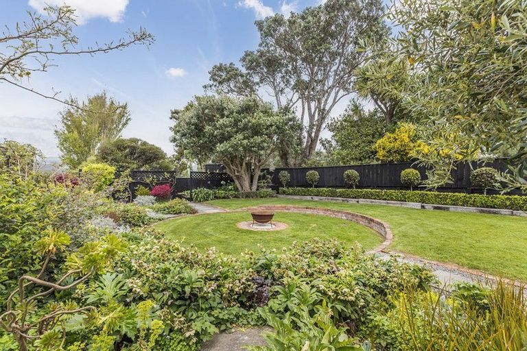 Photo of property in 92 Kahu Road, Paremata, Porirua, 5024