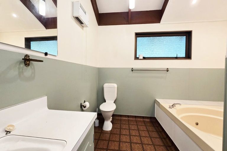 Photo of property in 27 Burns Road, Hospital Hill, Napier, 4110