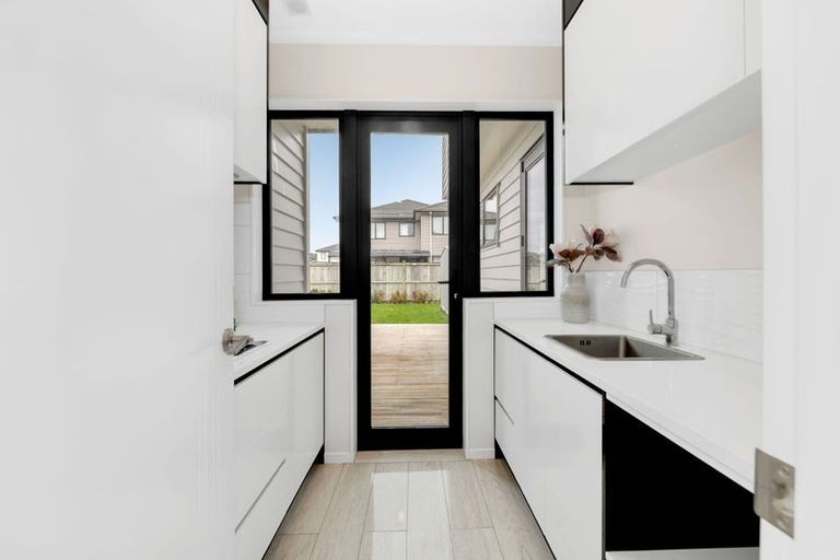 Photo of property in 27 Hakinakina Drive, Flat Bush, Auckland, 2019