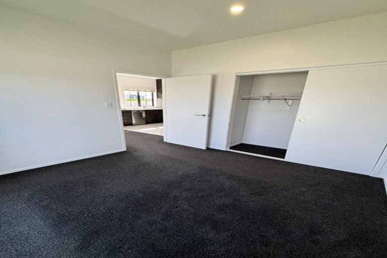 Photo of property in 10 Poutawa Lane, Clarks Beach, 2122