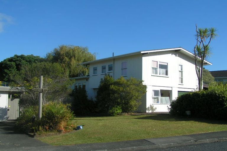 Photo of property in 34 Merriefield Avenue, Forrest Hill, Auckland, 0620