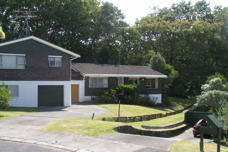 Photo of property in 2/11 Mahuta Grove, Northcote, Auckland, 0627