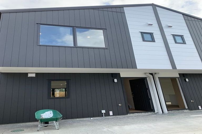 Photo of property in 5/4 Harry Ward Place, Henderson, Auckland, 0610