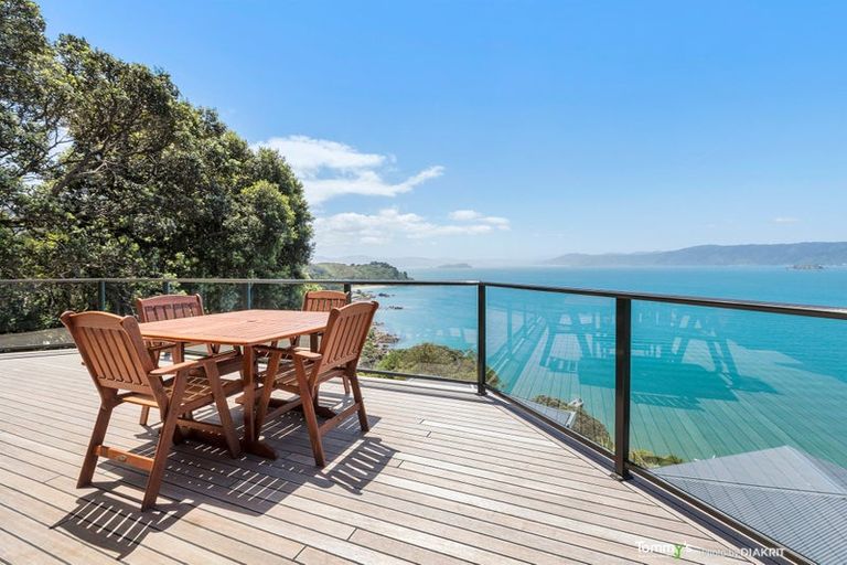 Photo of property in 20 Napier Street, Karaka Bays, Wellington, 6022