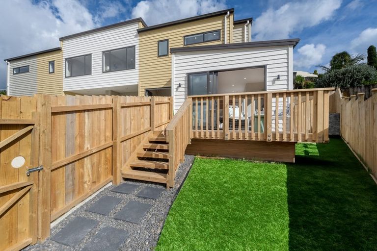 Photo of property in 50 Sandgate Avenue, Botany Downs, Auckland, 2010