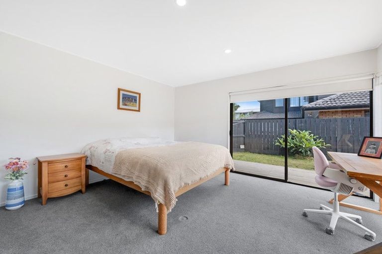 Photo of property in 21a Eastern Beach Road, Eastern Beach, Auckland, 2012