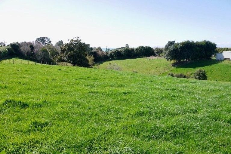 Photo of property in 10 Onaero Beach Road, Onaero, Waitara, 4383