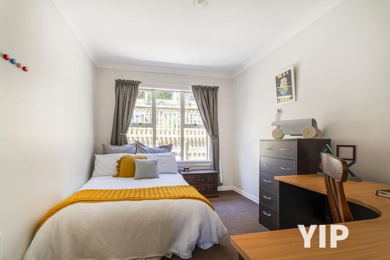 Photo of property in 7 Wakely Road, Newlands, Wellington, 6037