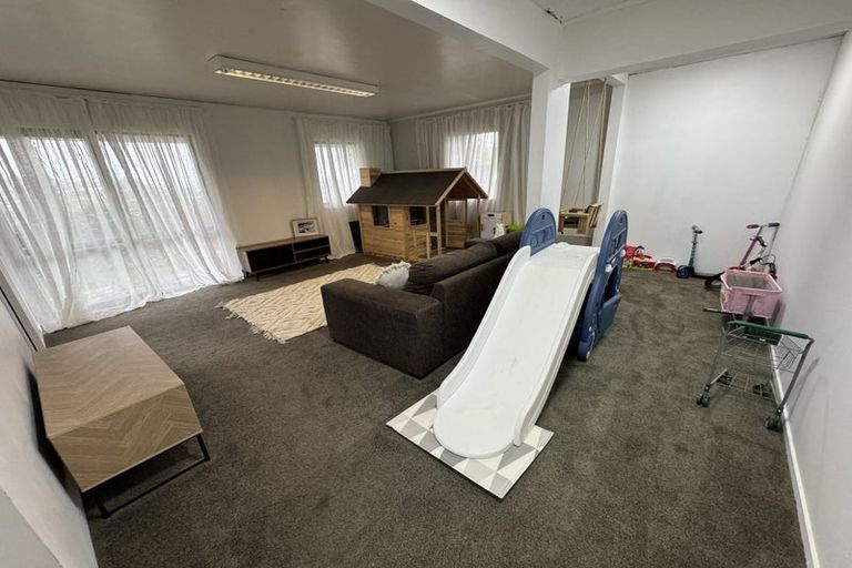 Photo of property in 42 Edgecombe Street, Newlands, Wellington, 6037