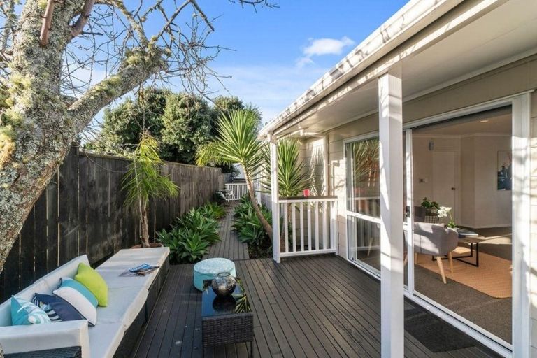 Photo of property in 3 Helga Crescent, Te Atatu Peninsula, Auckland, 0610