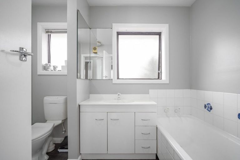 Photo of property in 31 Oriana Crescent, Hornby, Christchurch, 8042