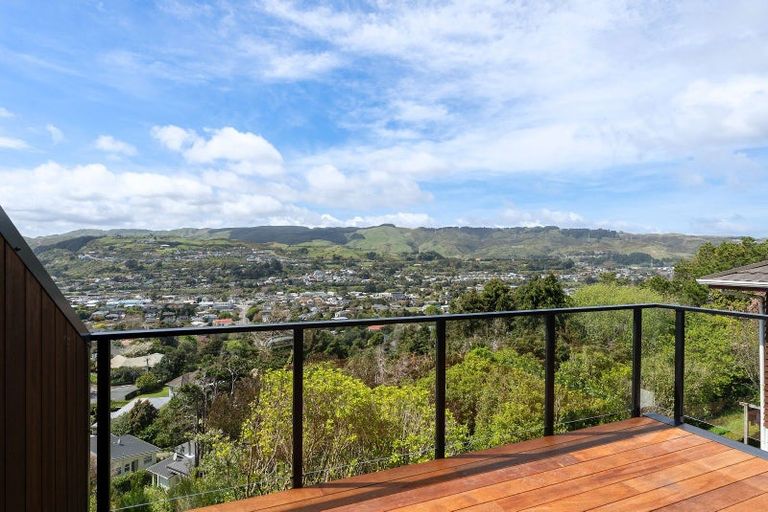 Photo of property in 27b Westhaven Drive, Tawa, Wellington, 5028