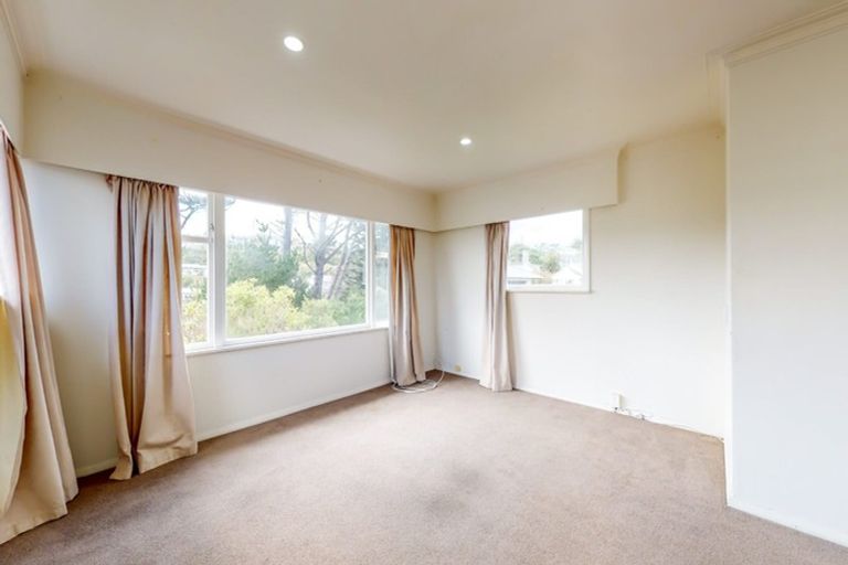 Photo of property in 26 Robert Street, Newlands, Wellington, 6037