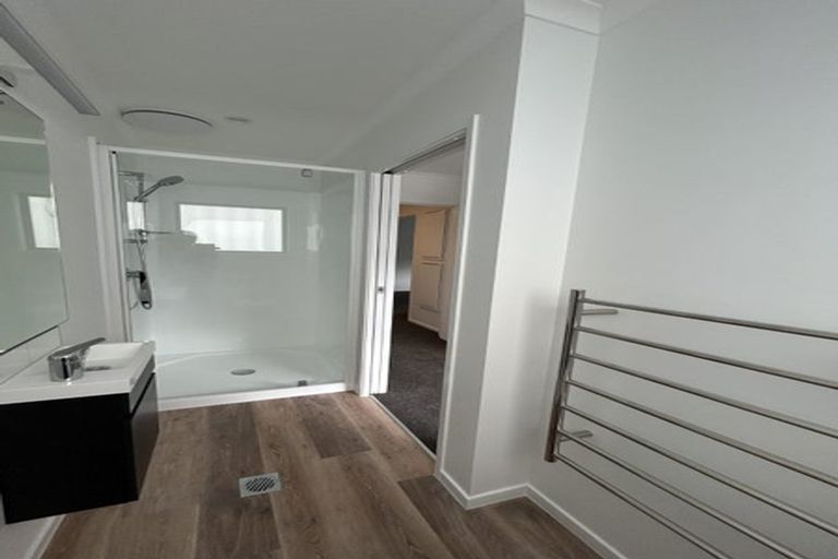 Photo of property in 15 Koreke Close, Kenepuru, Porirua, 5022