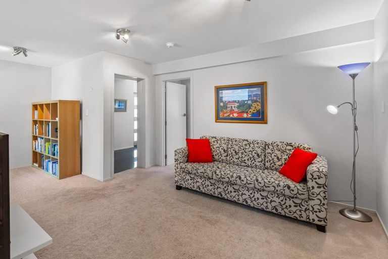 Photo of property in 45c Hyde Road, Rothesay Bay, Auckland, 0630