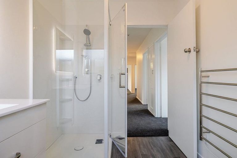 Photo of property in 37 Rewa Street, Takaro, Palmerston North, 4412