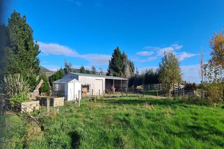 Photo of property in 153 Romahapa Road, Romahapa, Balclutha, 9271