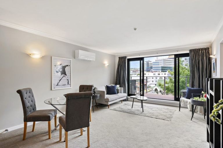 Photo of property in Endeavour Apartments, 21/125u Thorndon Quay, Pipitea, Wellington, 6011