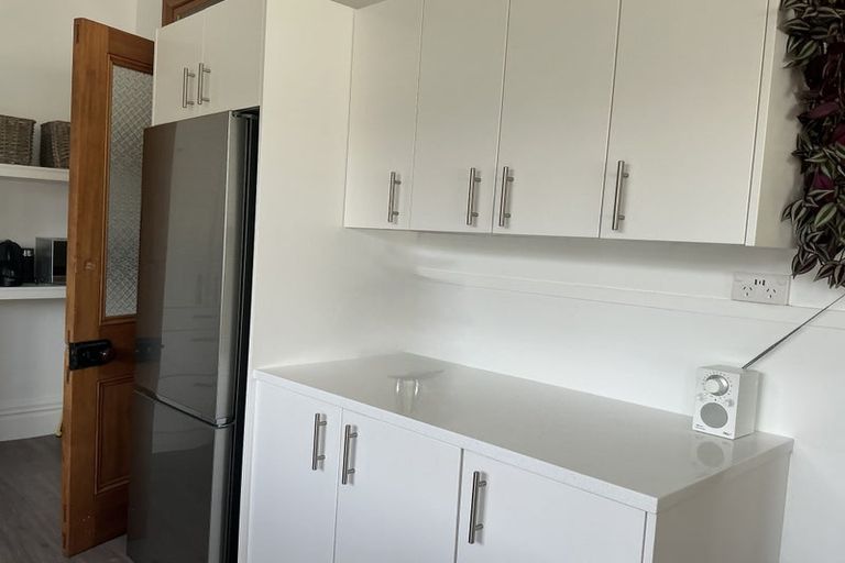 Photo of property in 4 Handley Place, Glen Avon, New Plymouth, 4312