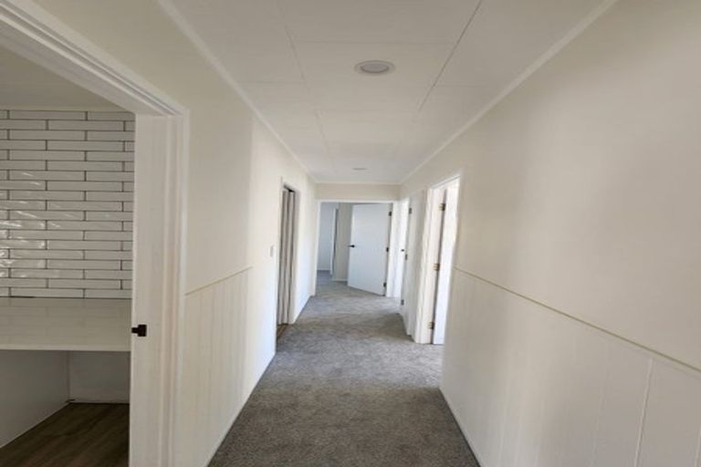 Photo of property in 82 Lynn Road, Bayview, Auckland, 0629