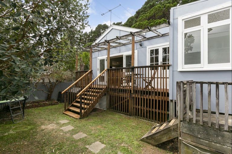 Photo of property in 150 Russell Terrace, Berhampore, Wellington, 6023