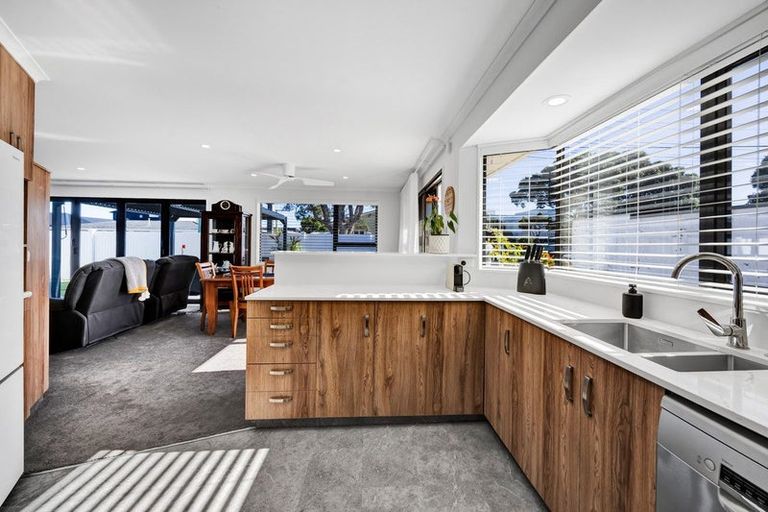 Photo of property in 1/27 Whiteley Street, Moturoa, New Plymouth, 4310