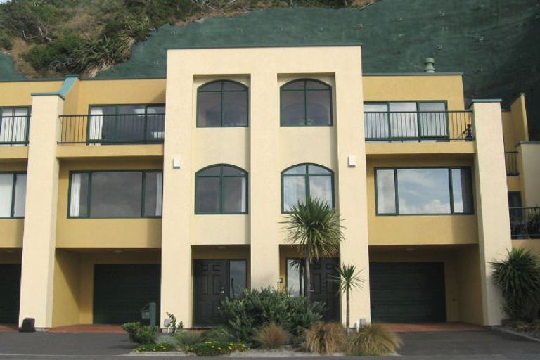 Photo of property in 10/148u Evans Bay Parade, Roseneath, Wellington, 6021