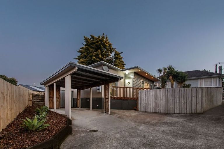 Photo of property in 72 Kervil Avenue, Te Atatu Peninsula, Auckland, 0610