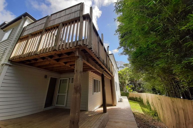 Photo of property in 6a Hiwihau Place, Glenfield, Auckland, 0629