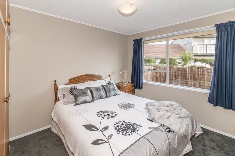 Photo of property in 2/6 Cam Place, Harewood, Christchurch, 8051