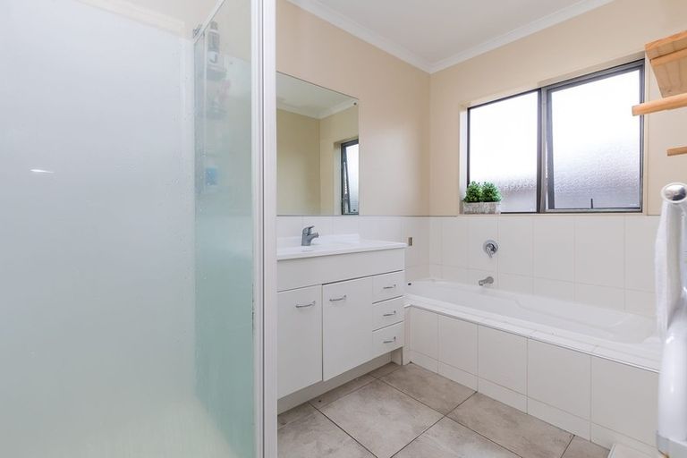 Photo of property in 4 Kalmore Place, Flat Bush, Auckland, 2016