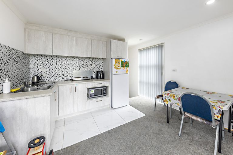 Photo of property in 37 Popokatea Drive, Takanini, 2112