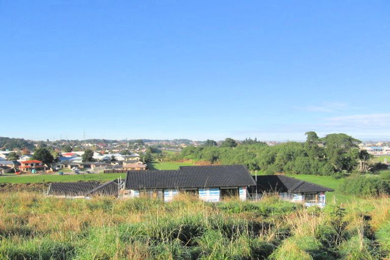 Photo of property in 42 Fairchild Avenue, Goodwood Heights, Auckland, 2105