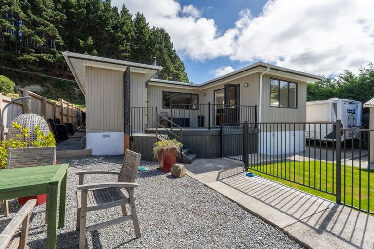 Photo of property in 23 Willowbank Road, Tawa, Wellington, 5028