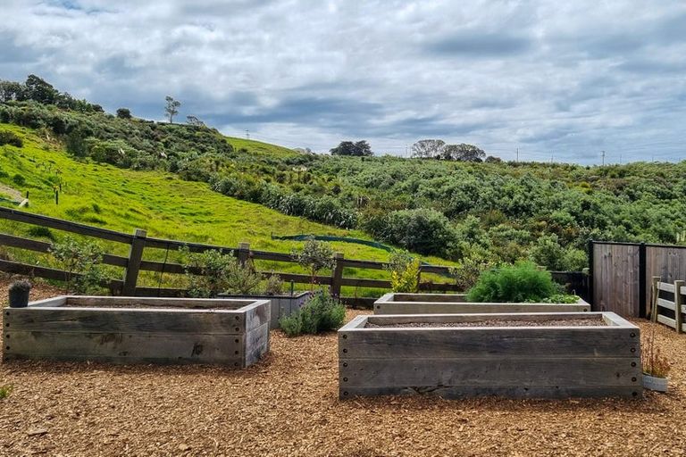 Photo of property in 9 Ridgelea Road, Long Bay, 0792