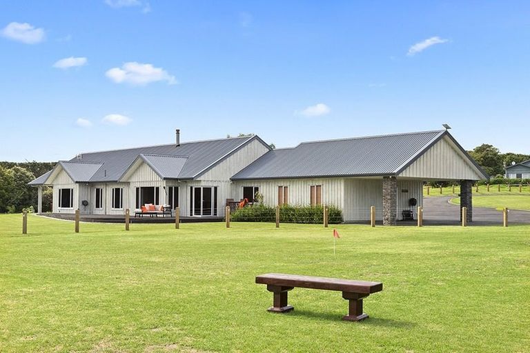 Photo of property in 337d Clarks Beach Road, Clarks Beach, Pukekohe, 2679