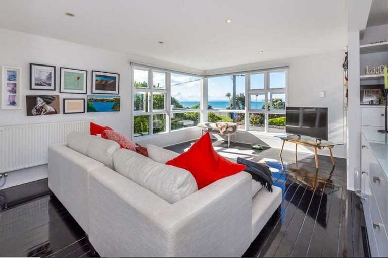 Photo of property in 100 Esplanade, Sumner, Christchurch, 8081