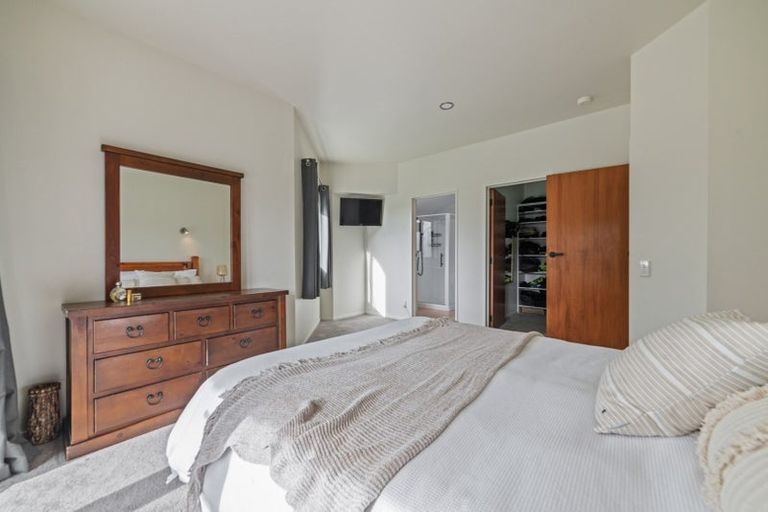 Photo of property in 109 Pacific Drive, Fitzherbert, Palmerston North, 4410