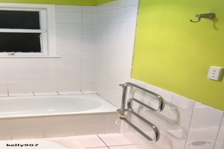 Photo of property in 30 Megan Avenue, Pakuranga Heights, Auckland, 2010