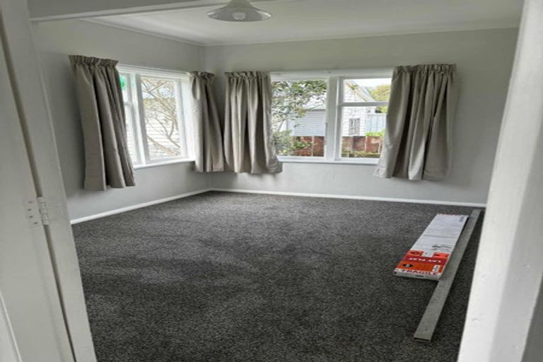 Photo of property in 88 Victoria Street, Carterton, 5713