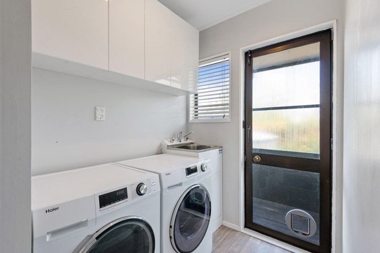 Photo of property in 21a Red Beach Road, Red Beach, 0932