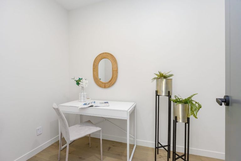 Photo of property in 128 Skulander Crescent, Orewa, 0931