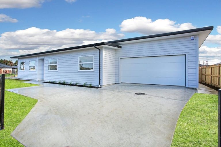 Photo of property in 1 Te Paahi Avenue, Waiuku, 2123