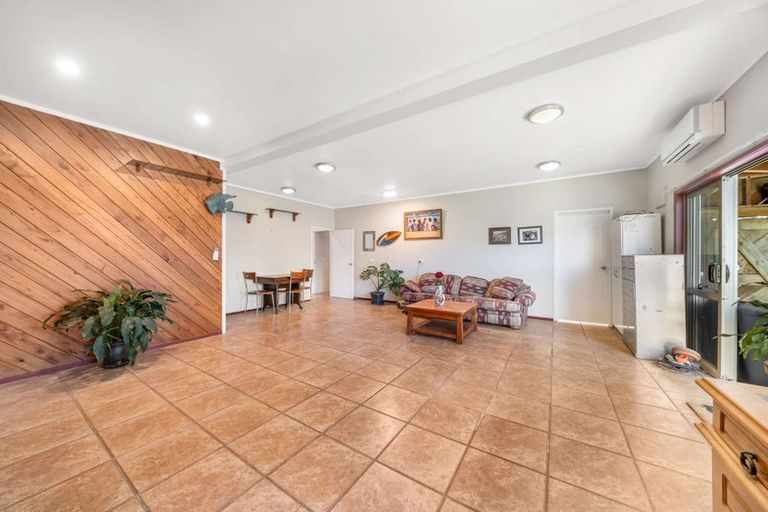 Photo of property in 46a Farquhar Road, Glendene, Auckland, 0602
