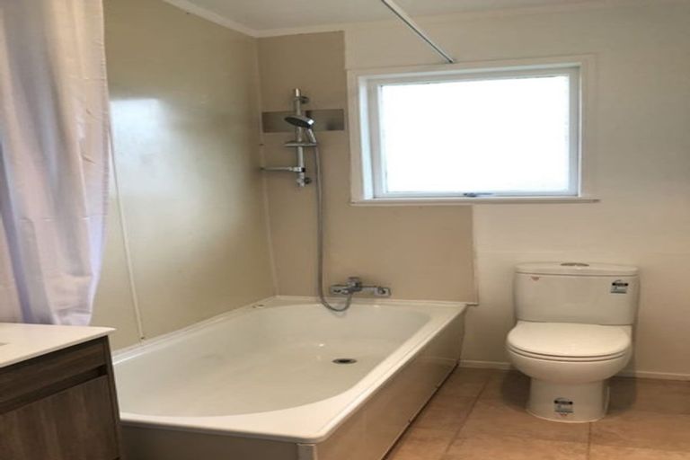 Photo of property in 1/343 Pakuranga Road, Pakuranga Heights, Auckland, 2010