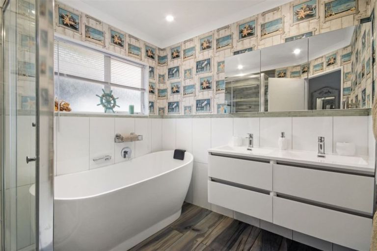 Photo of property in 14a Kaiwaka Road, Waiuku, 2123